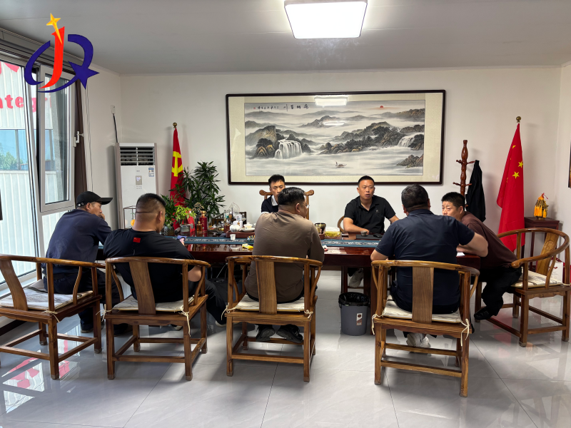 Eteläamerikkalaiset kulta-asiakkaat vierailivat Qingzhou Jinqi Mining Machineryssä tehdastarkastusta varten.